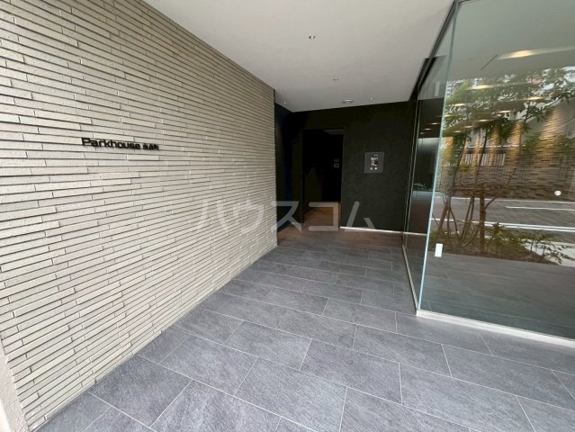 28/30 エントランス