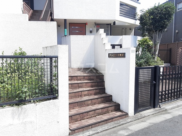 18/29 エントランス