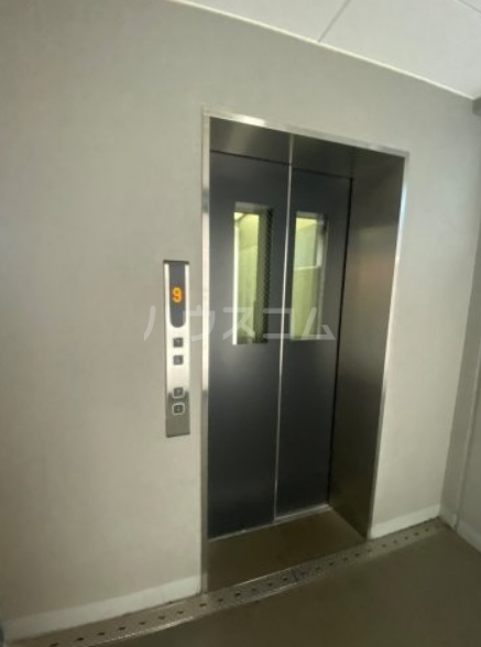 19/29 エントランス