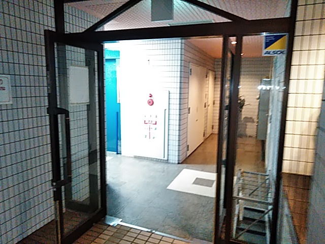 19/27 エントランス