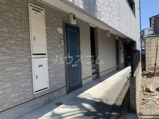 28/30 エントランス