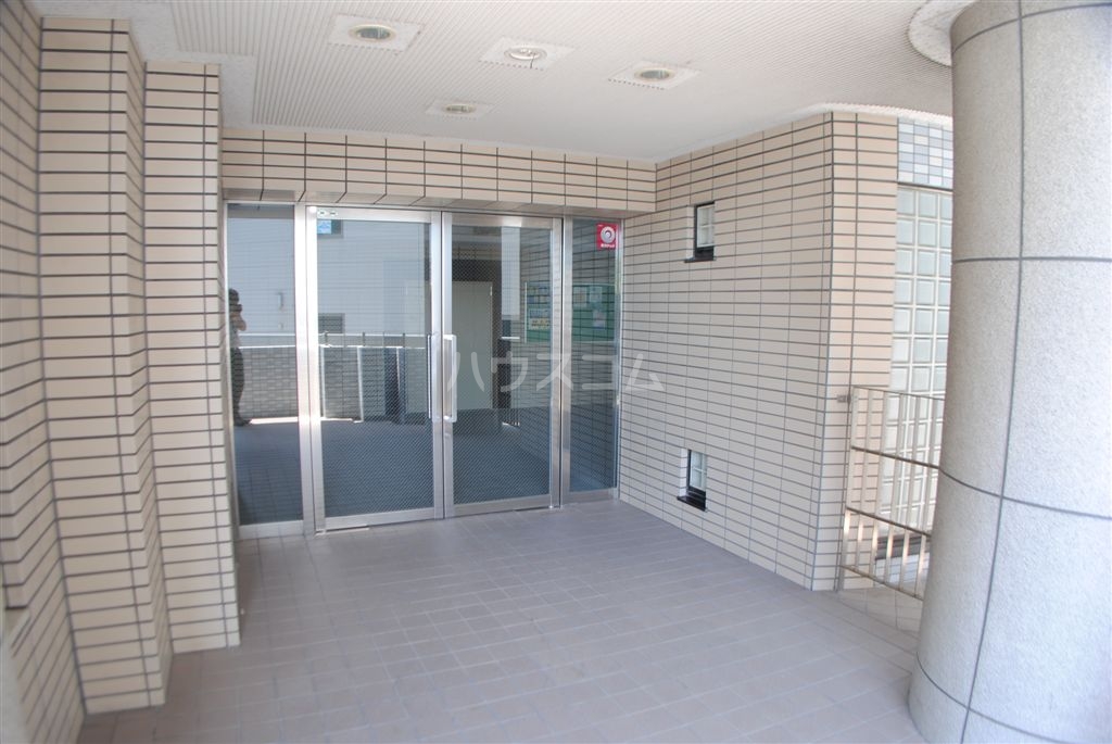 21/23 エントランス