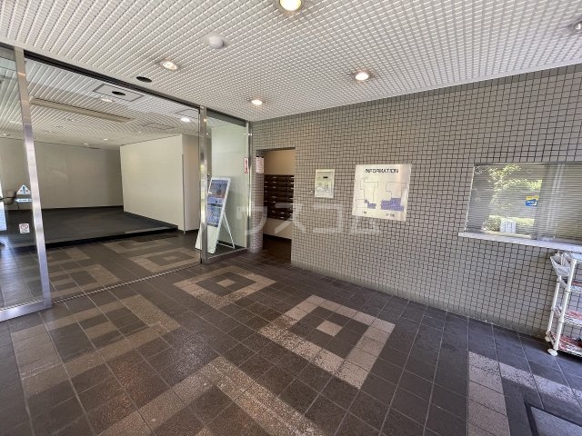 21/30 エントランス