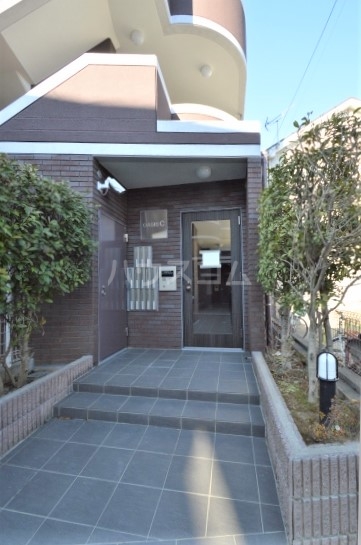 28/30 エントランス