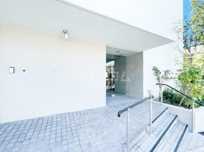 16/18 エントランス