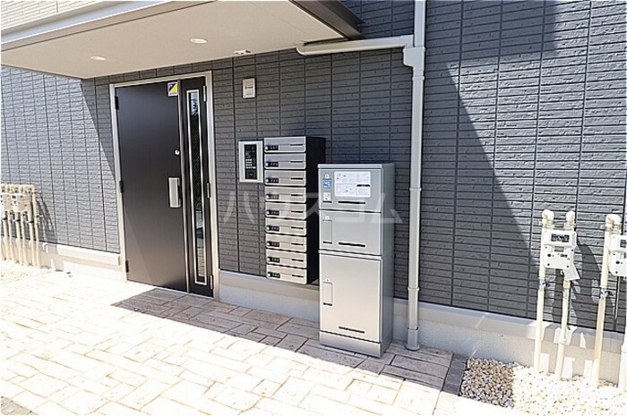 16/19 エントランス