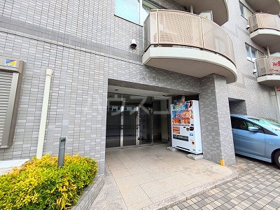 21/30 エントランス