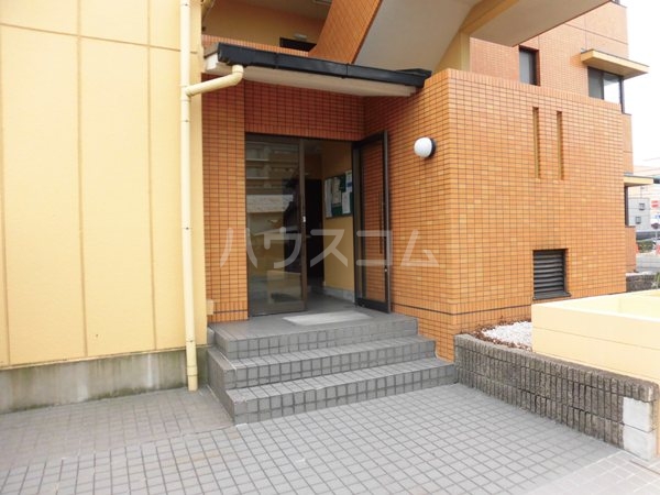 21/30 エントランス