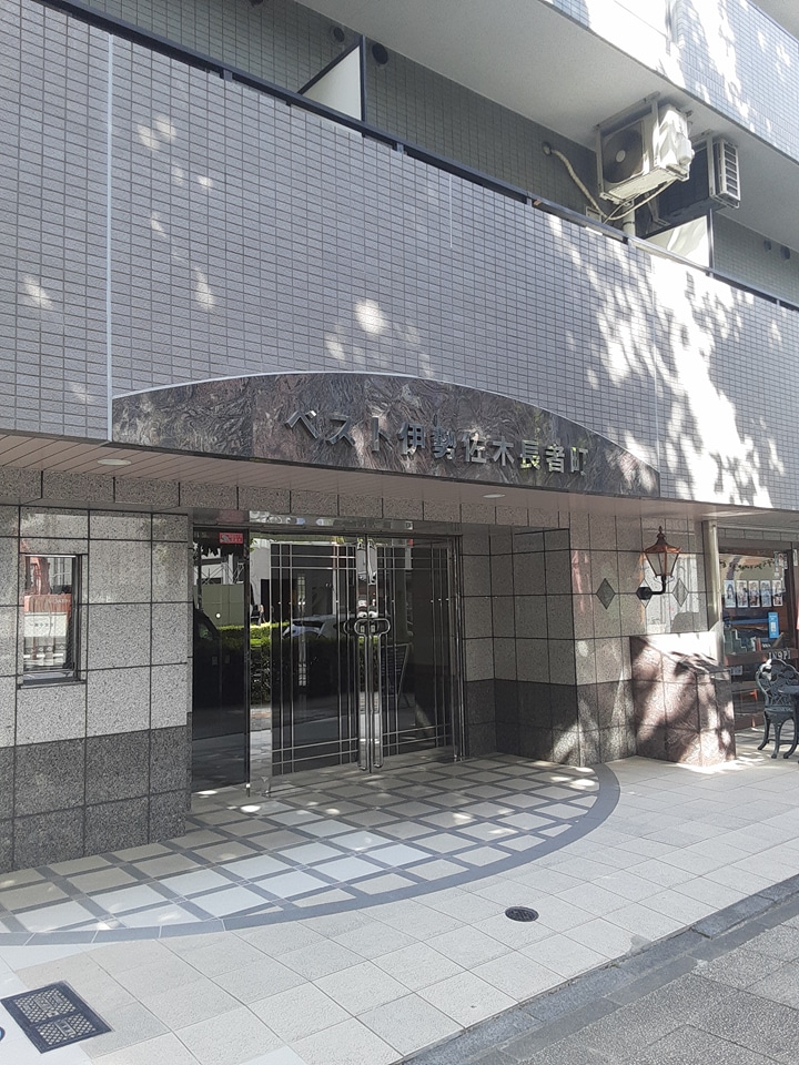 23/30 エントランス