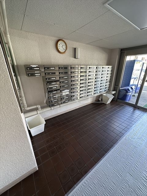 27/30 エントランス