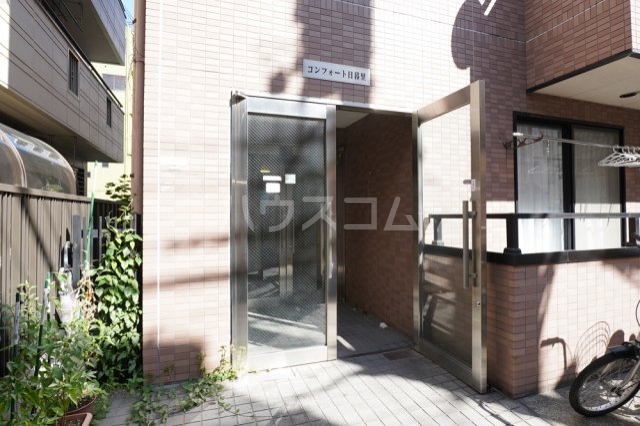 19/30 エントランス