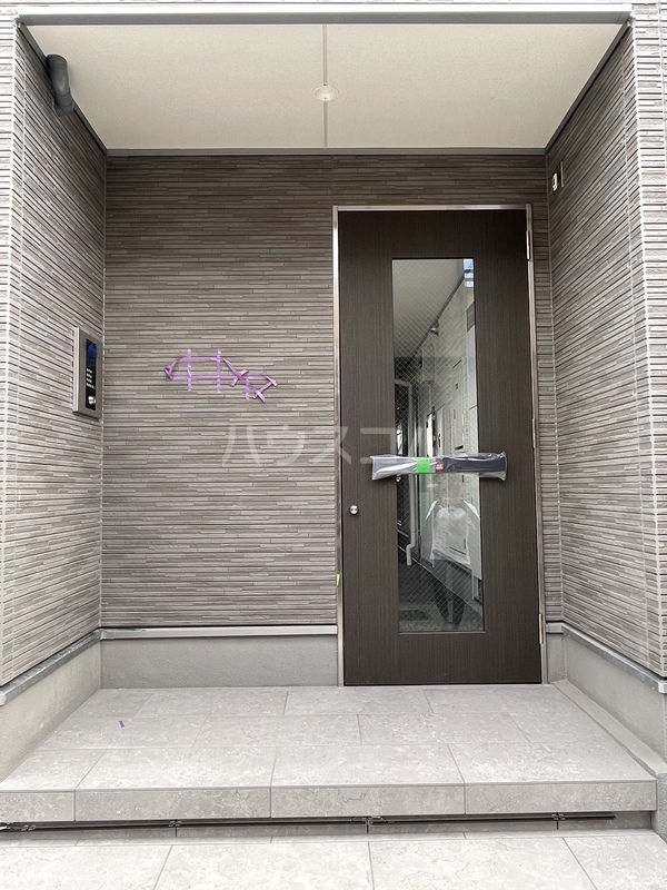 18/18 エントランス