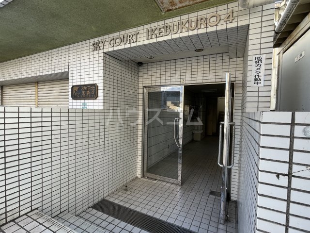 25/29 エントランス