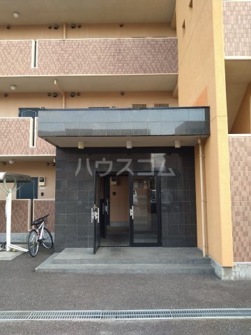 19/23 エントランス