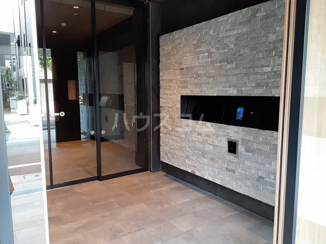 28/30 エントランス