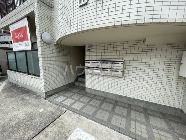 27/30 エントランス