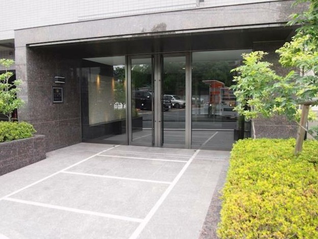 21/26 エントランス