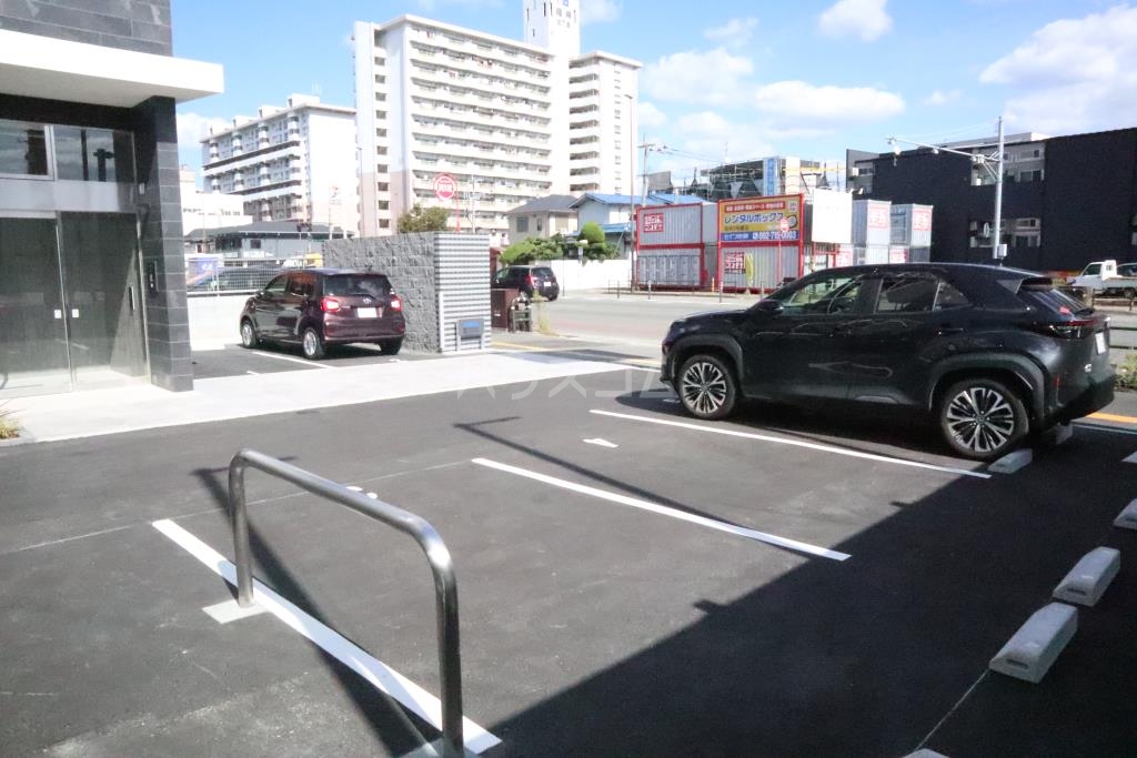 23/30 駐車場