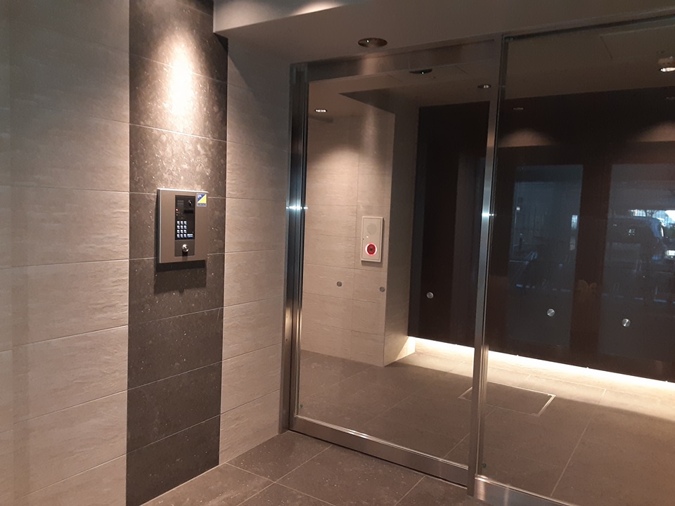 17/27 エントランス