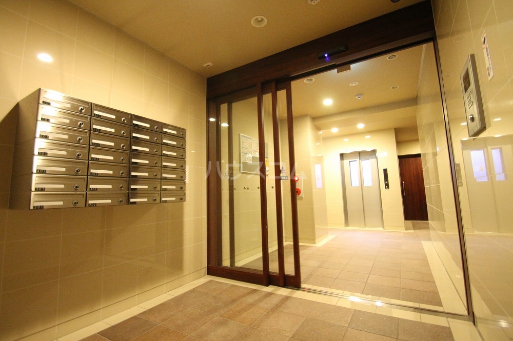 22/28 エントランス