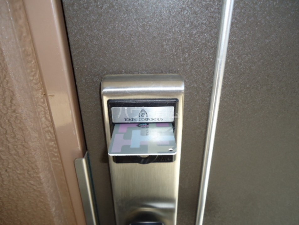 13/18 エントランス