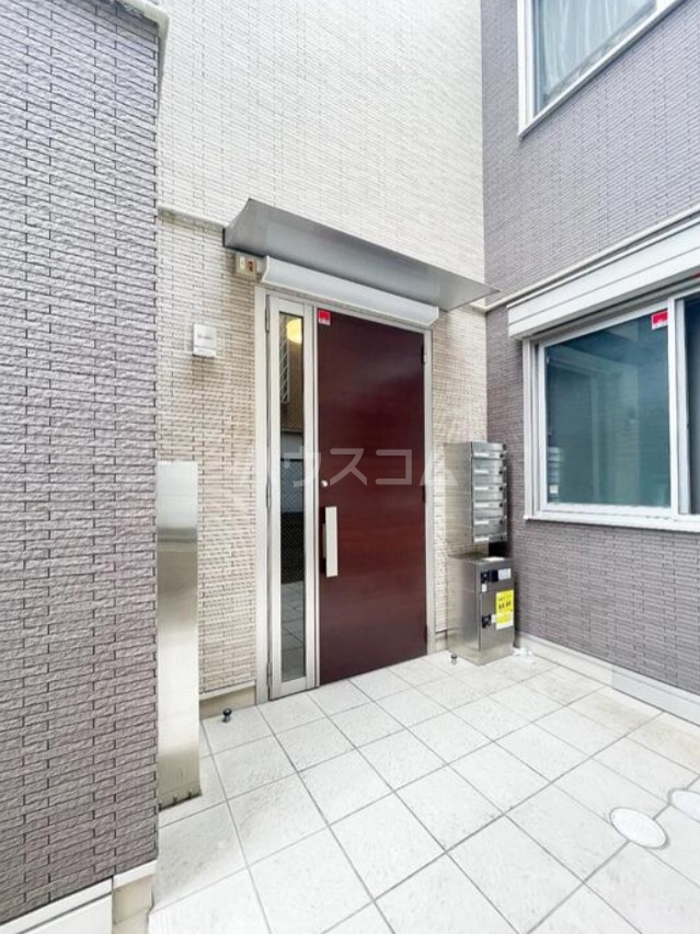 18/19 エントランス