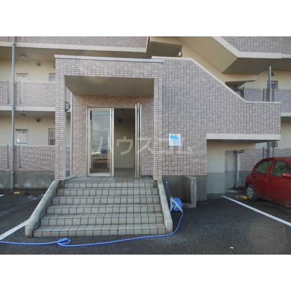 22/30 エントランス