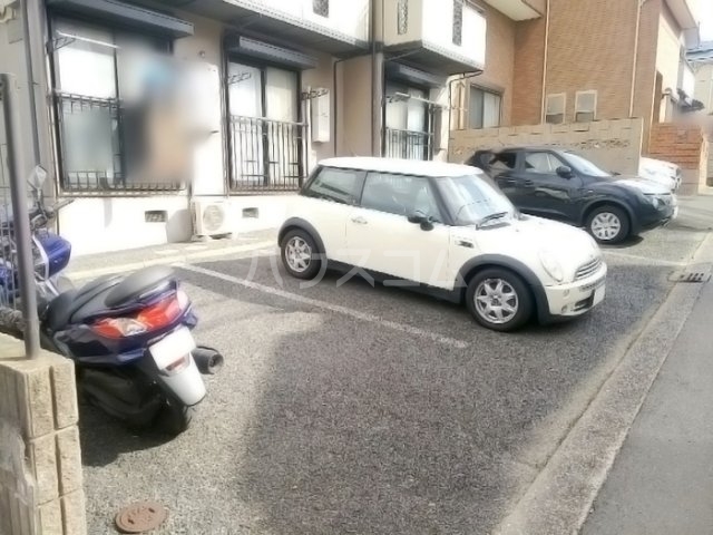16/20 駐車場