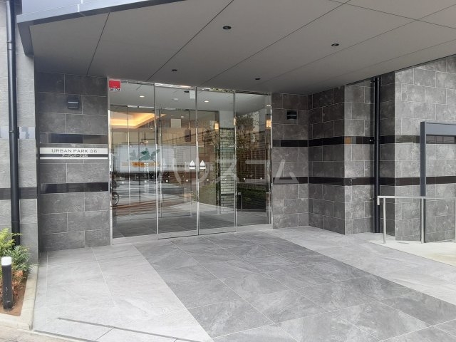 28/30 エントランス