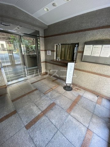 24/30 エントランス