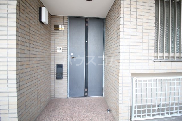 28/30 エントランス