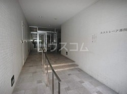 17/27 エントランス