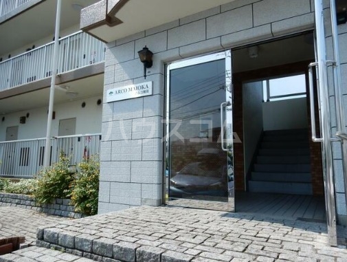 26/30 エントランス