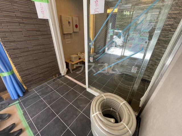 25/30 エントランス
