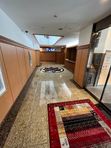 22/28 エントランス