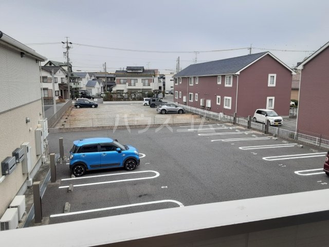 27/30 駐車場