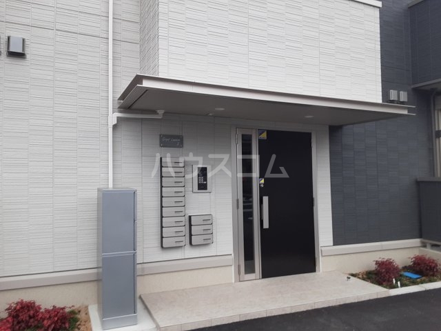 27/30 エントランス