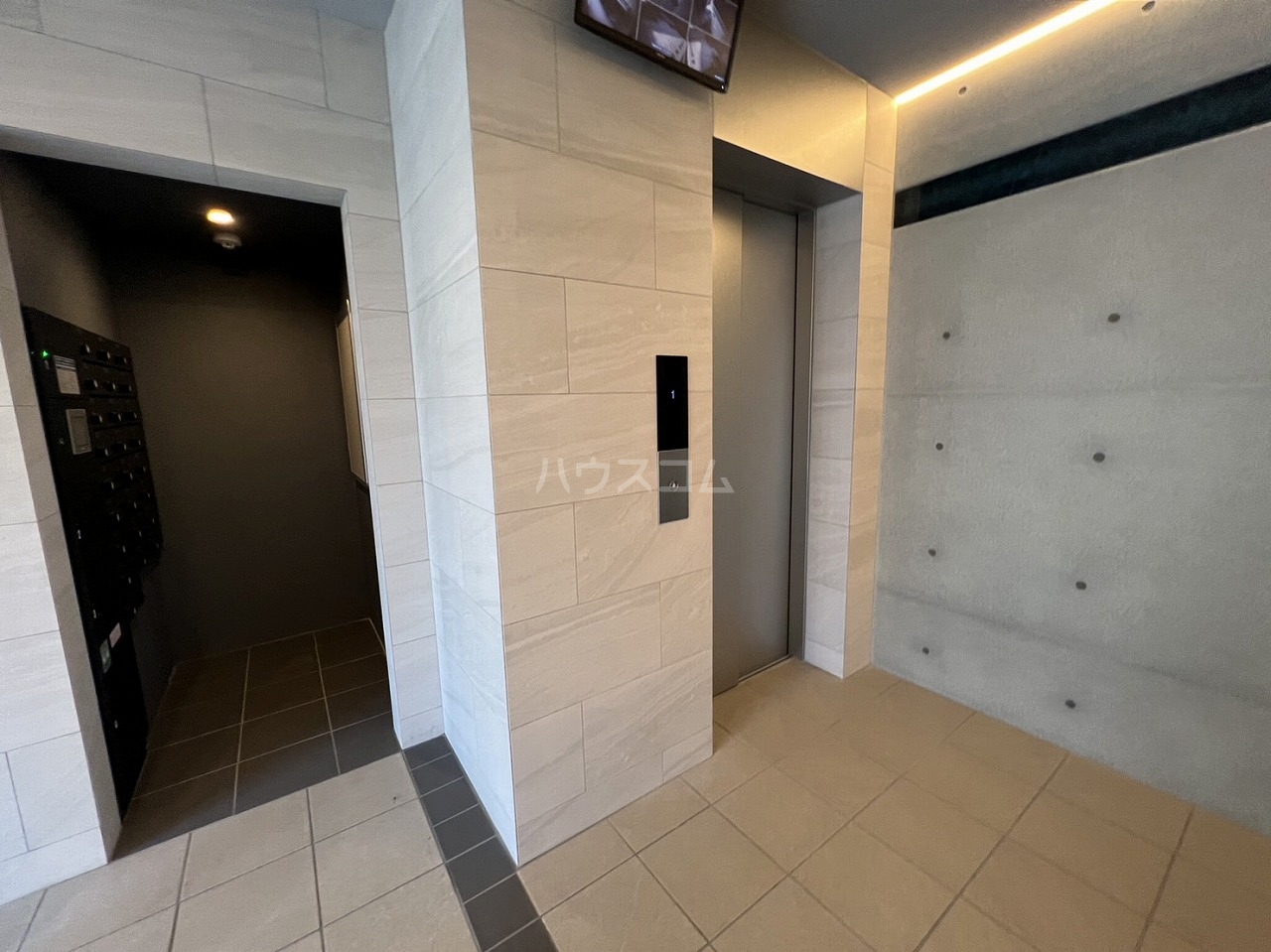 24/28 エントランス