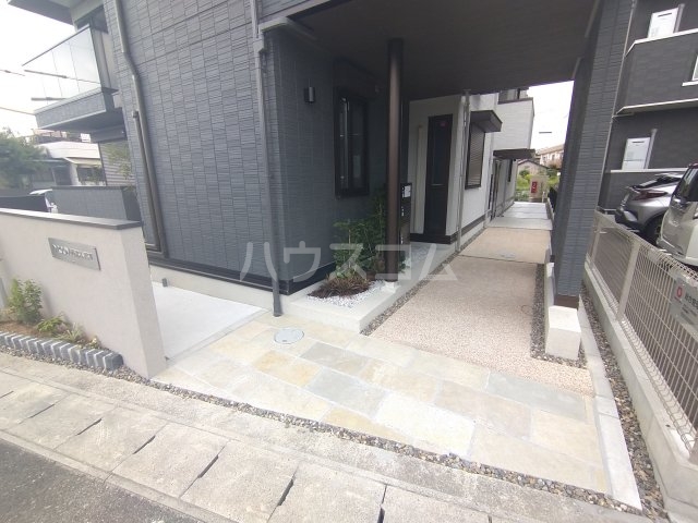 22/25 エントランス