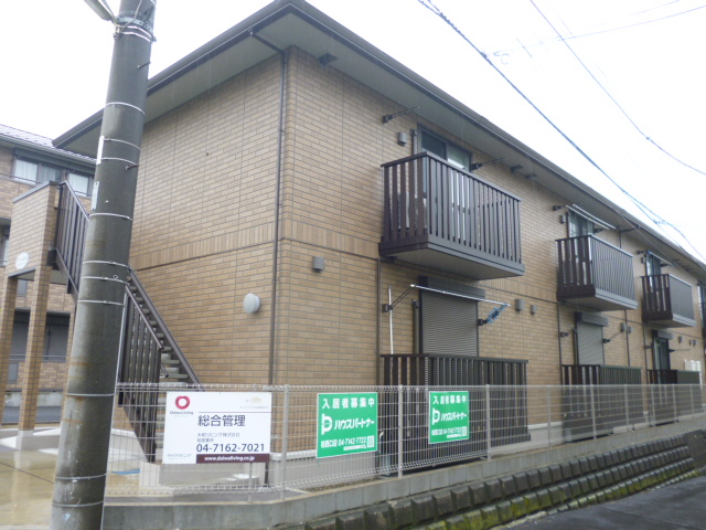 13/22 エントランス