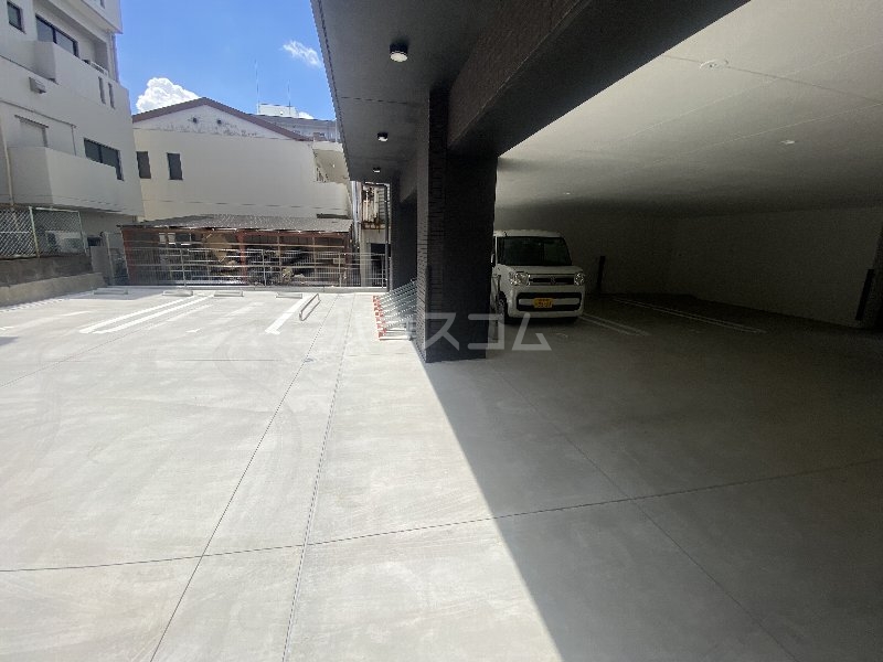 22/28 駐車場