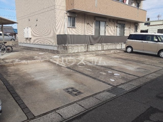 18/25 駐車場