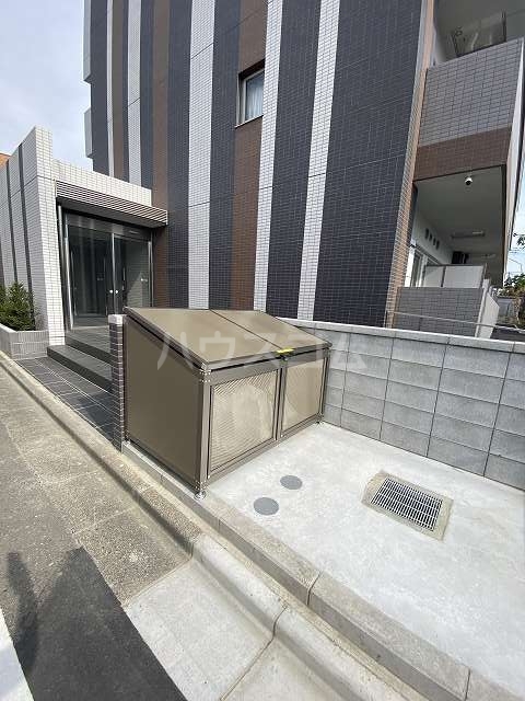 27/30 駐車場