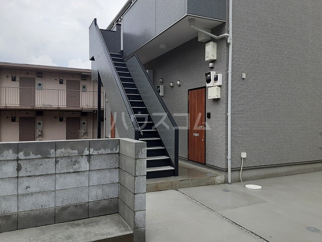 26/30 エントランス