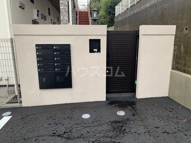 28/30 エントランス