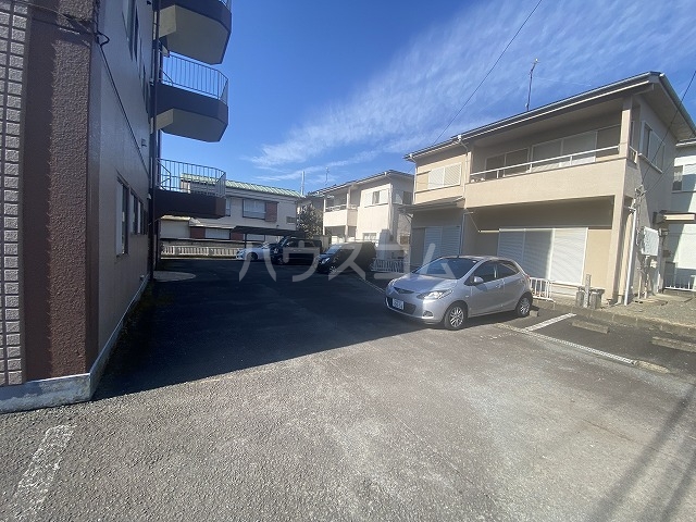 25/28 駐車場