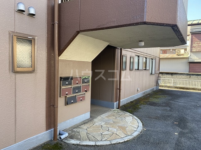 24/28 エントランス