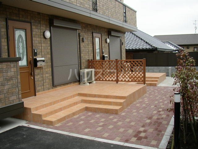 19/27 エントランス