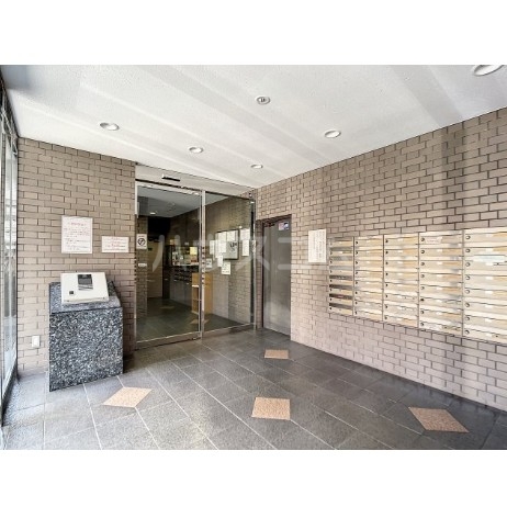 16/17 エントランス