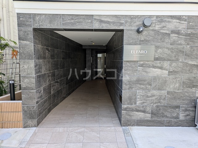 25/30 エントランス